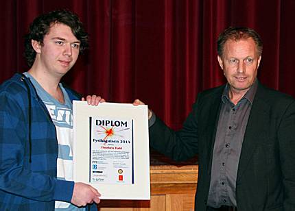 Thorben Dahl mottar prisen av P&aring;l Brekke